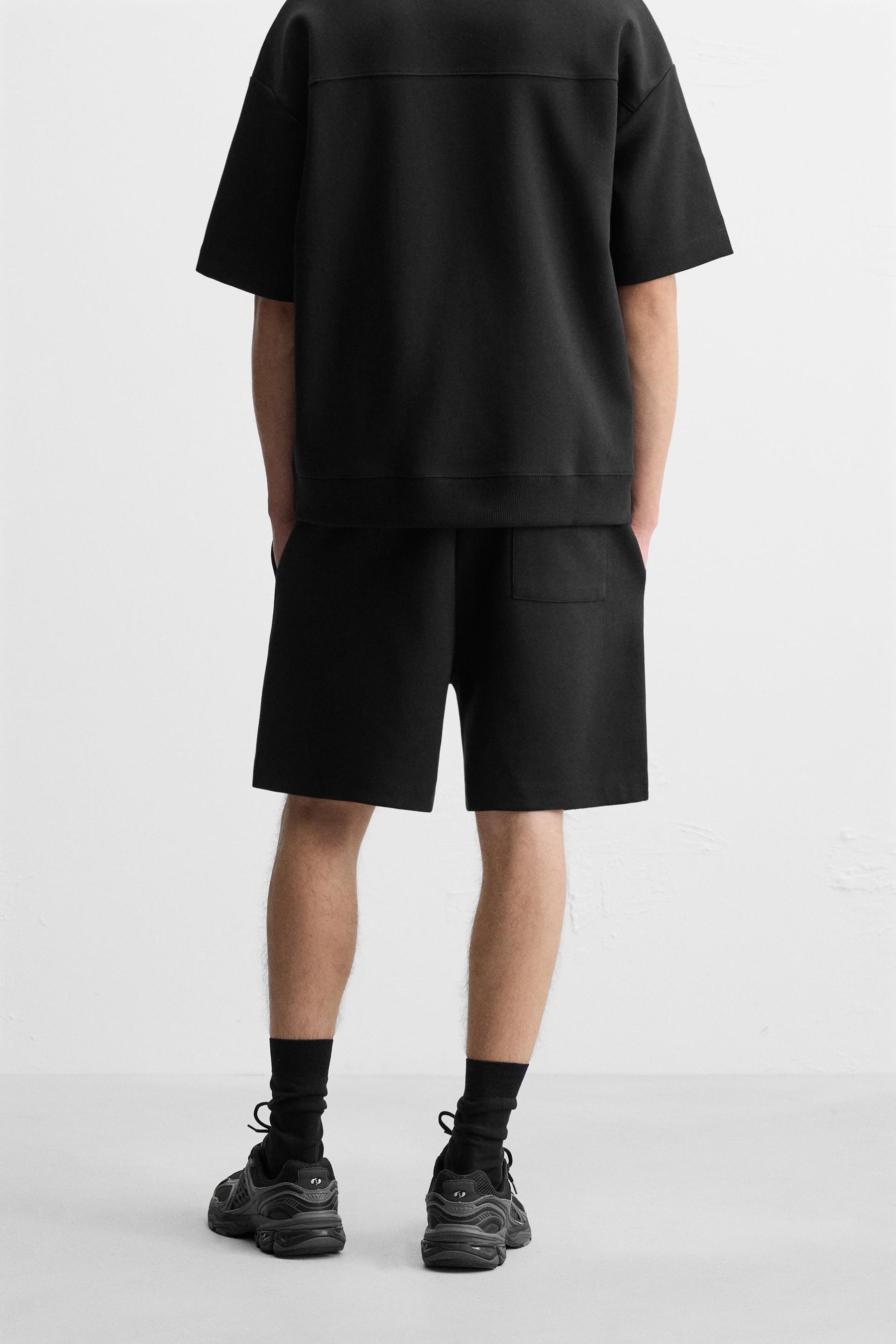 TECHNICAL INTERLOCK BERMUDA SHORTS - Image 3