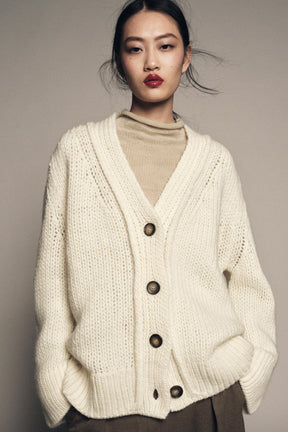100% WOOL V-NECK CARDIGAN - Image 2