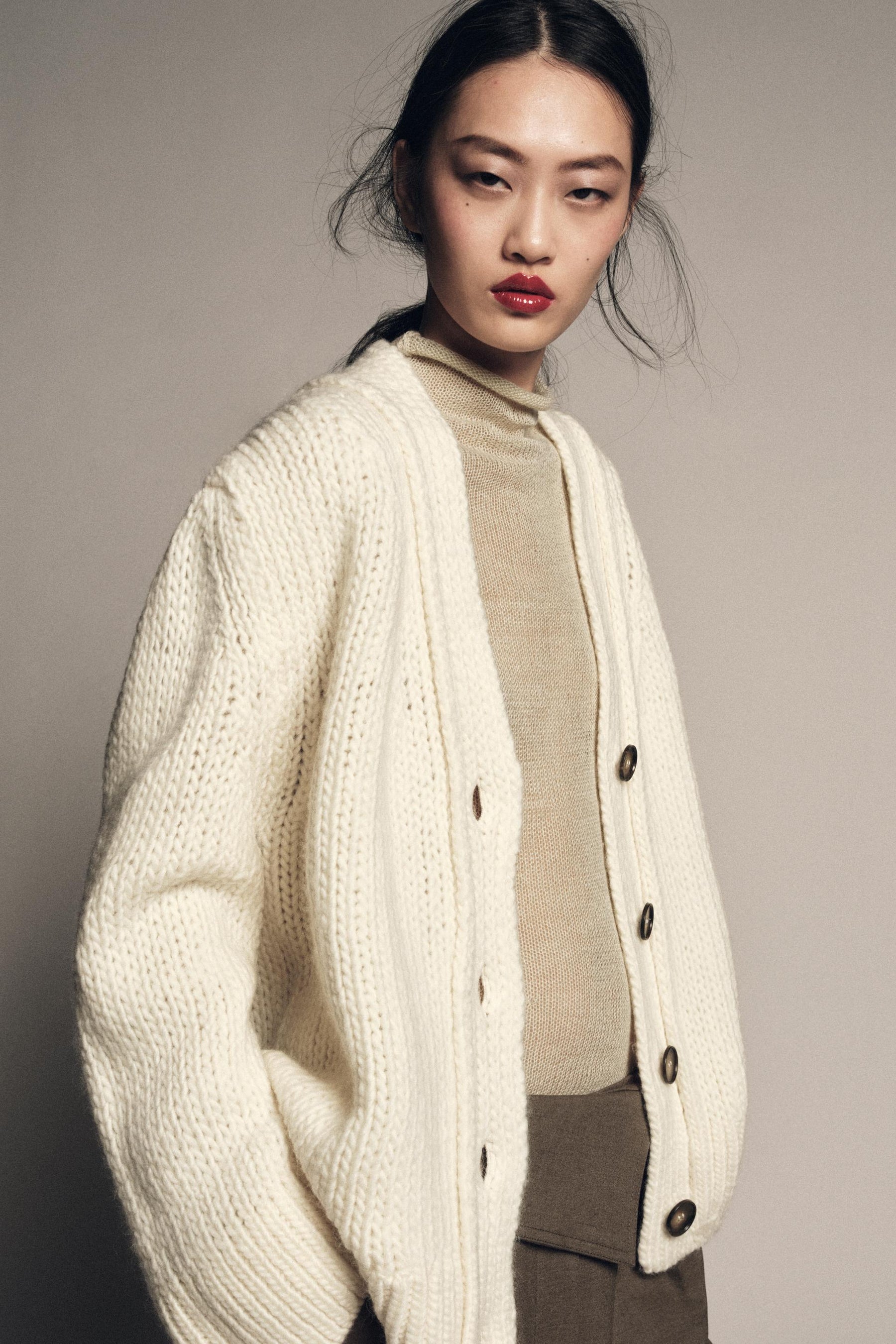 100% WOOL V-NECK CARDIGAN - Image 4