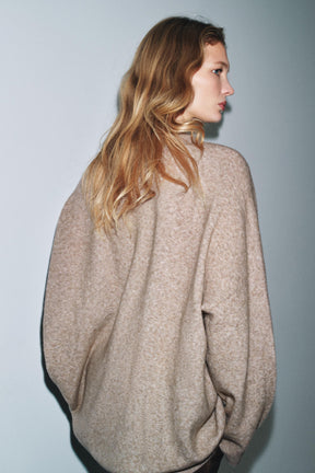 ÜBERGRÖSSERTER WOLLPULLOVER