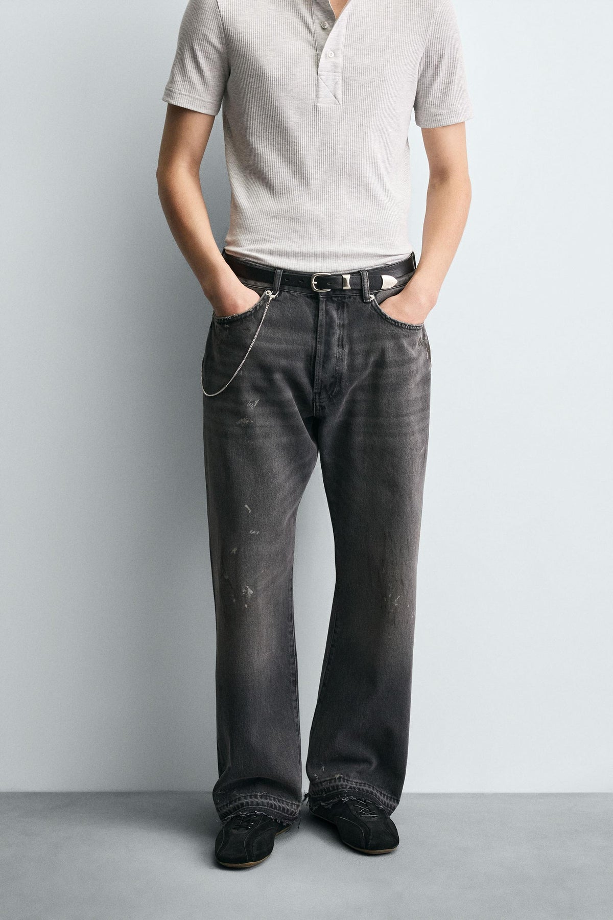 LOOSE FIT JEANS WITH PAINT SPLATTER - Image 2