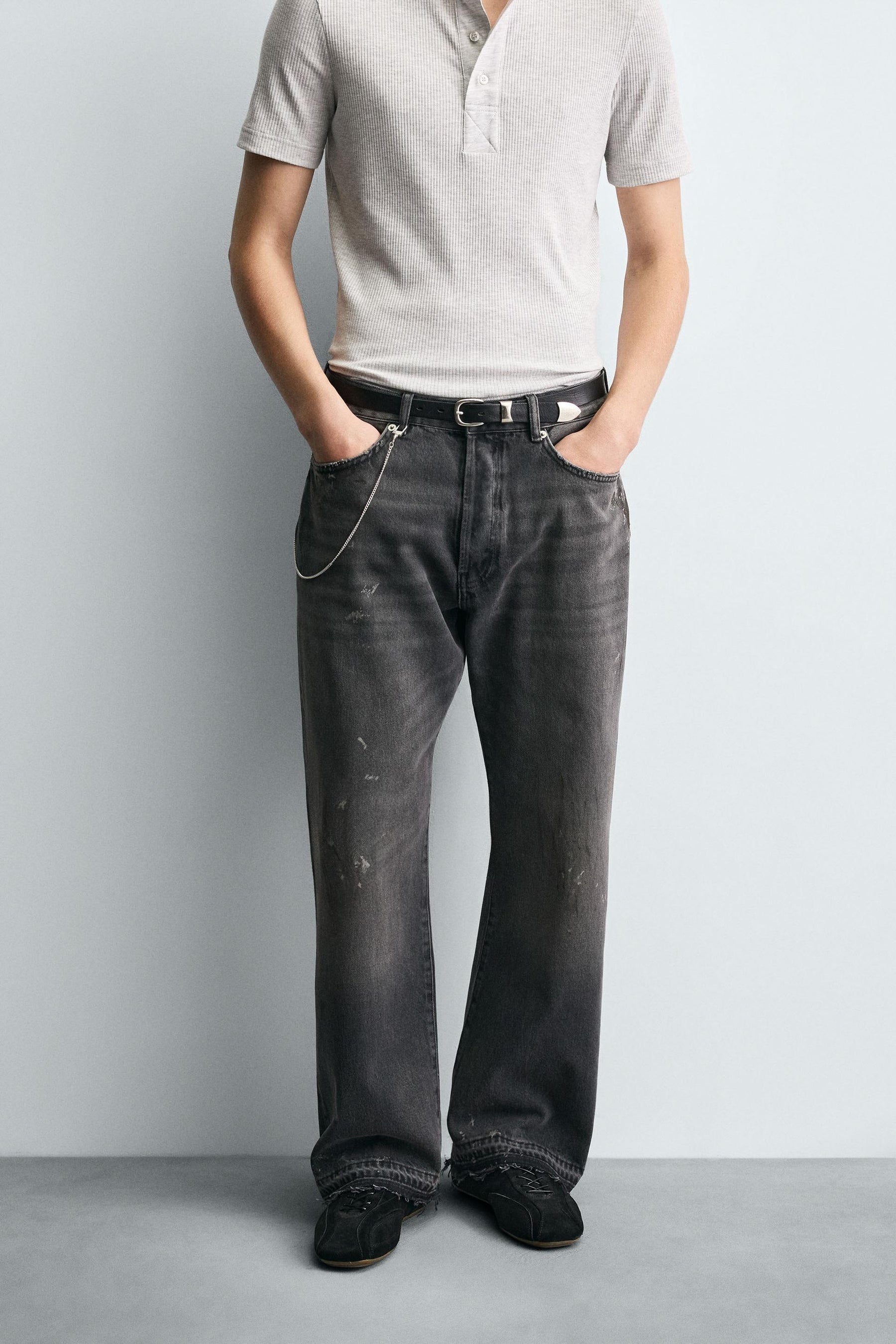 LOOSE FIT JEANS WITH PAINT SPLATTER - Image 2