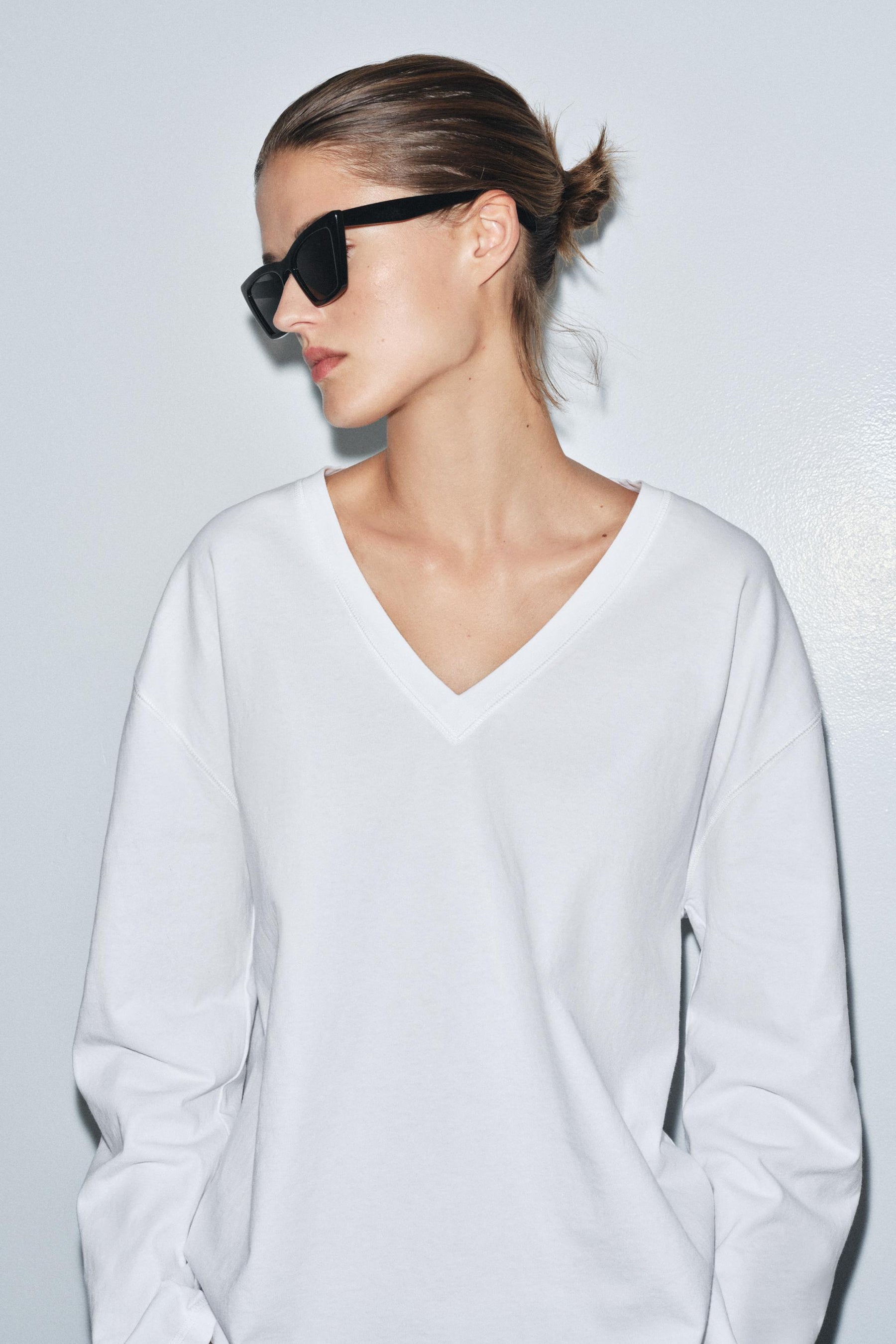 V-Ausschnitt-T-Shirt