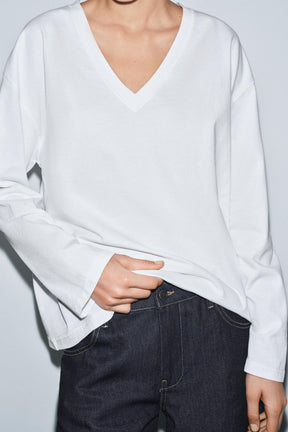 V-Ausschnitt-T-Shirt