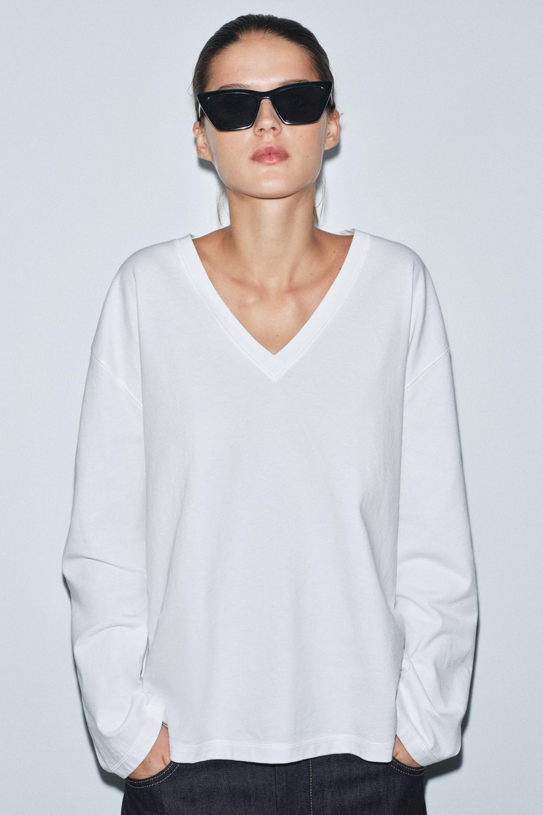 V-Ausschnitt-T-Shirt