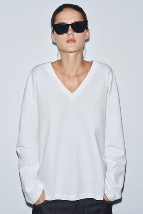V-Ausschnitt-T-Shirt