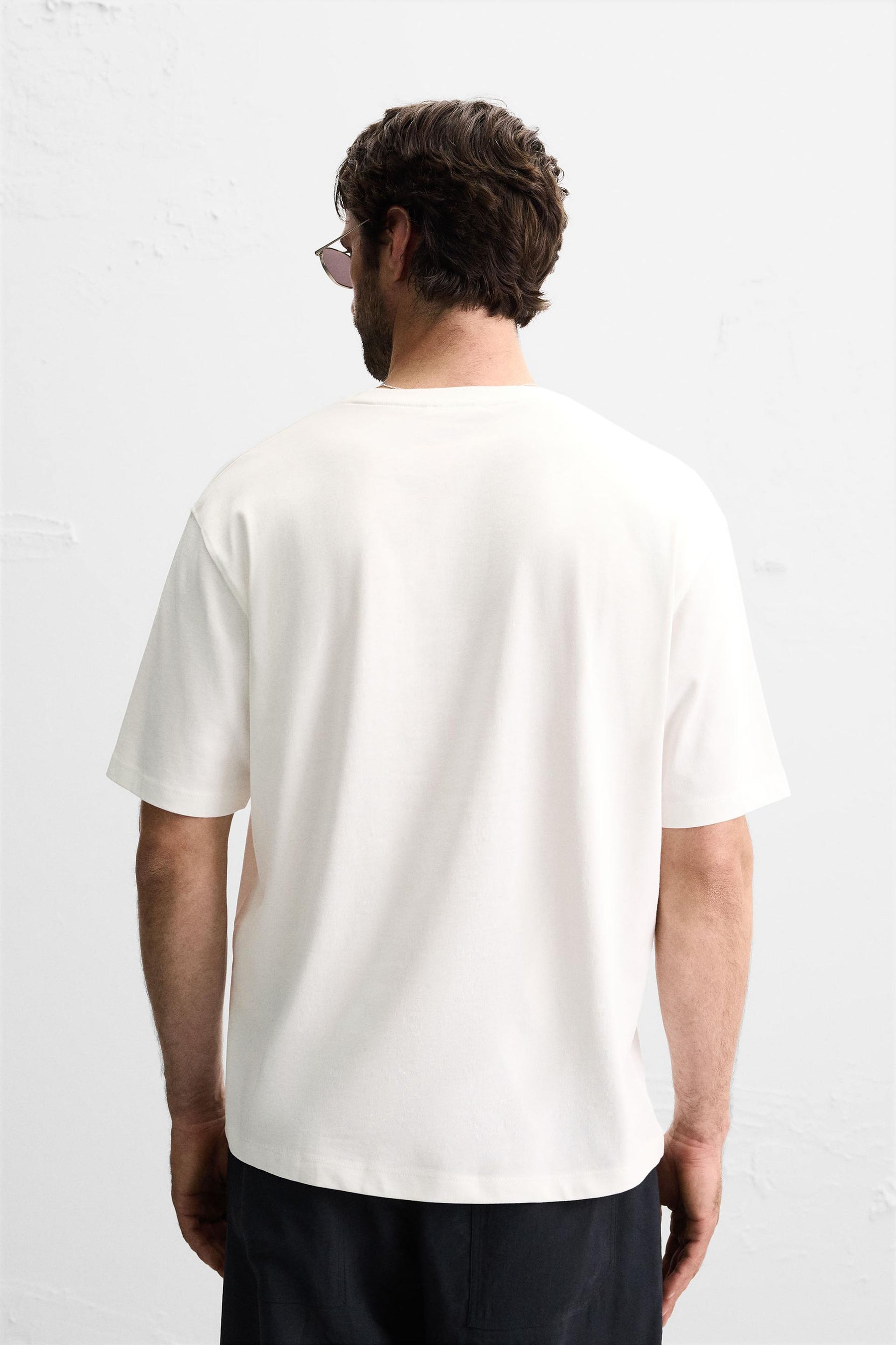 CONTRAST EMBROIDERED T-SHIRT - Image 3