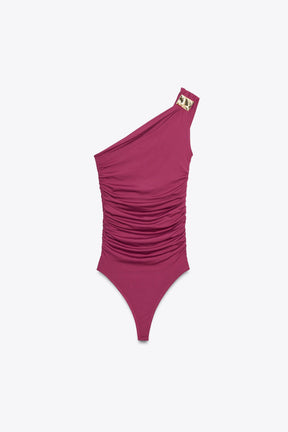 Asymmetrischer Body mit Metallapplikationen