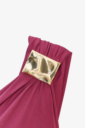 Asymmetrischer Body mit Metallapplikationen