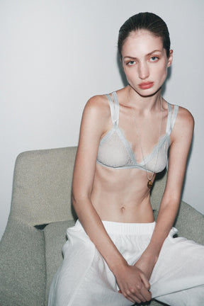CONTRAST LACE BRALETTE