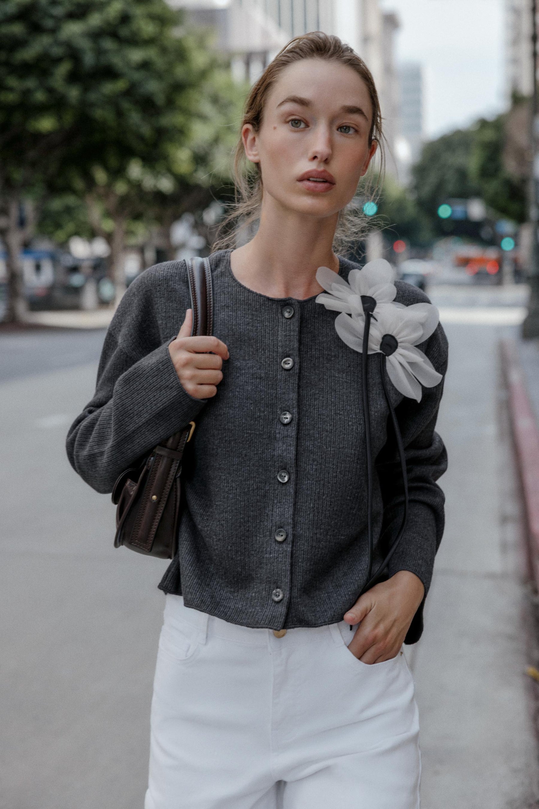 Gerippte Strickjacke mit Blumenmuster
