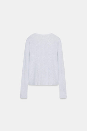 T-Shirt mit Blumenmuster auf der Vorderseite