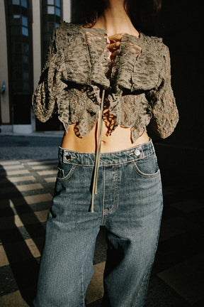 Jacke mit Rüschen aus Spitze