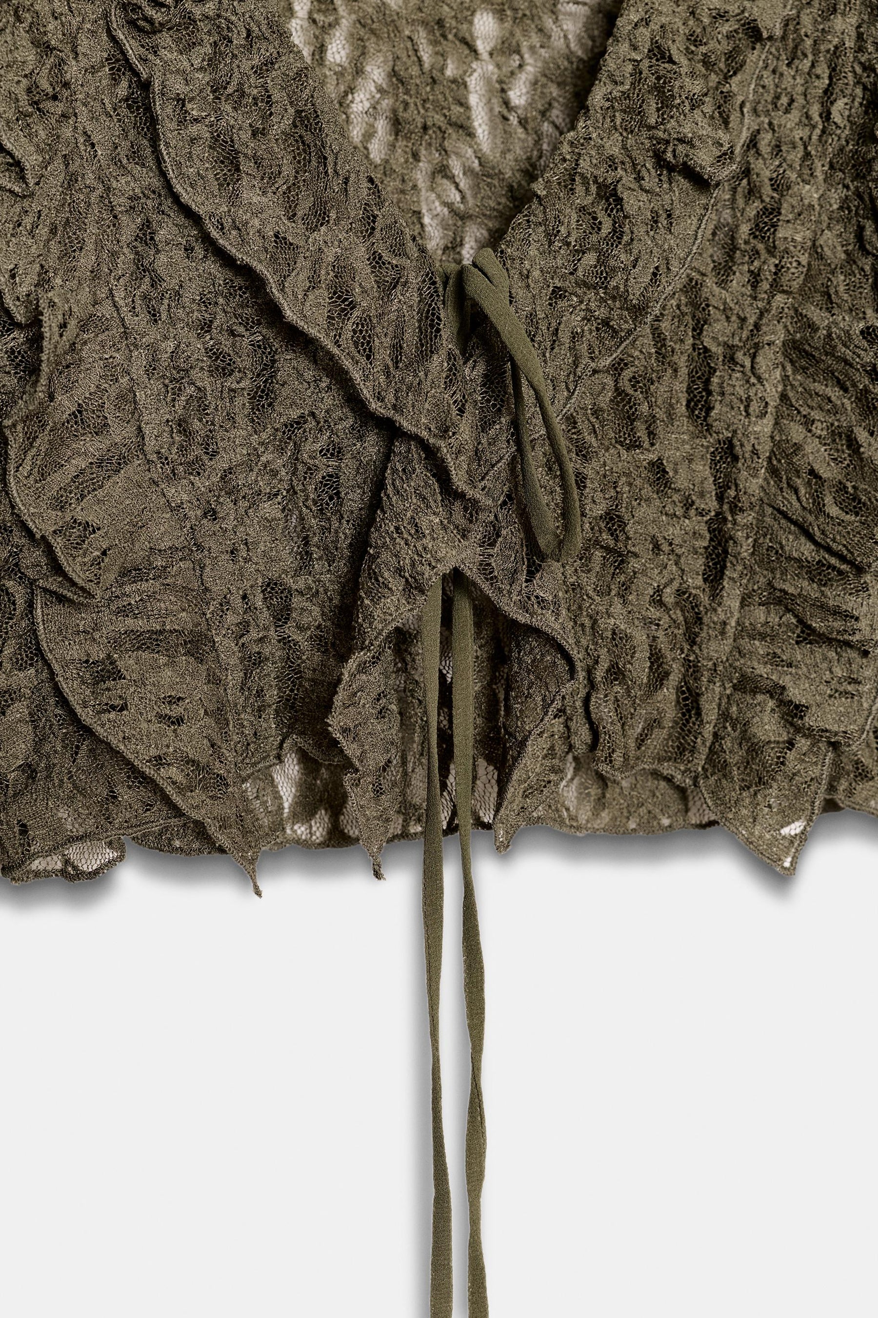 Jacke mit Rüschen aus Spitze
