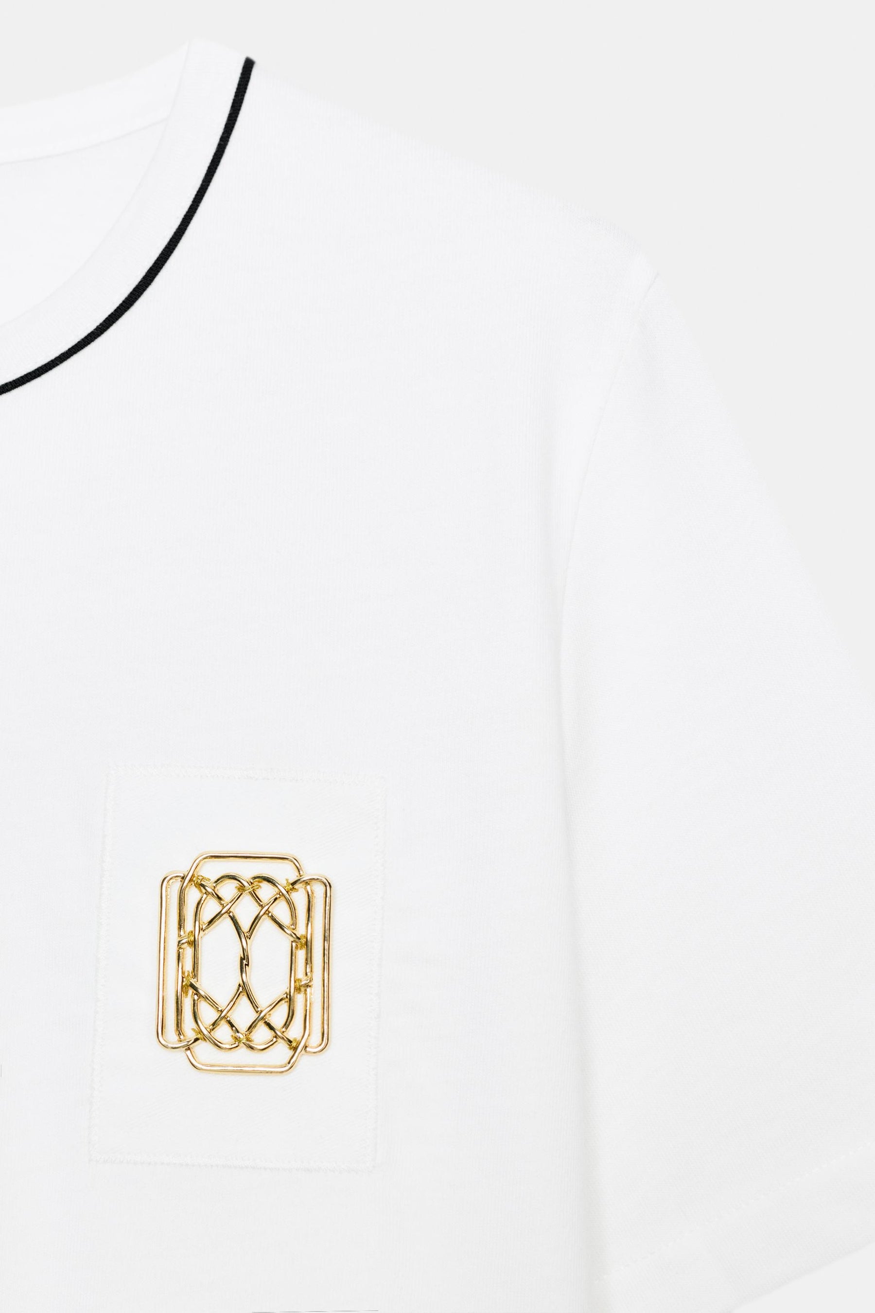 T-Shirt mit Broschen-Detail