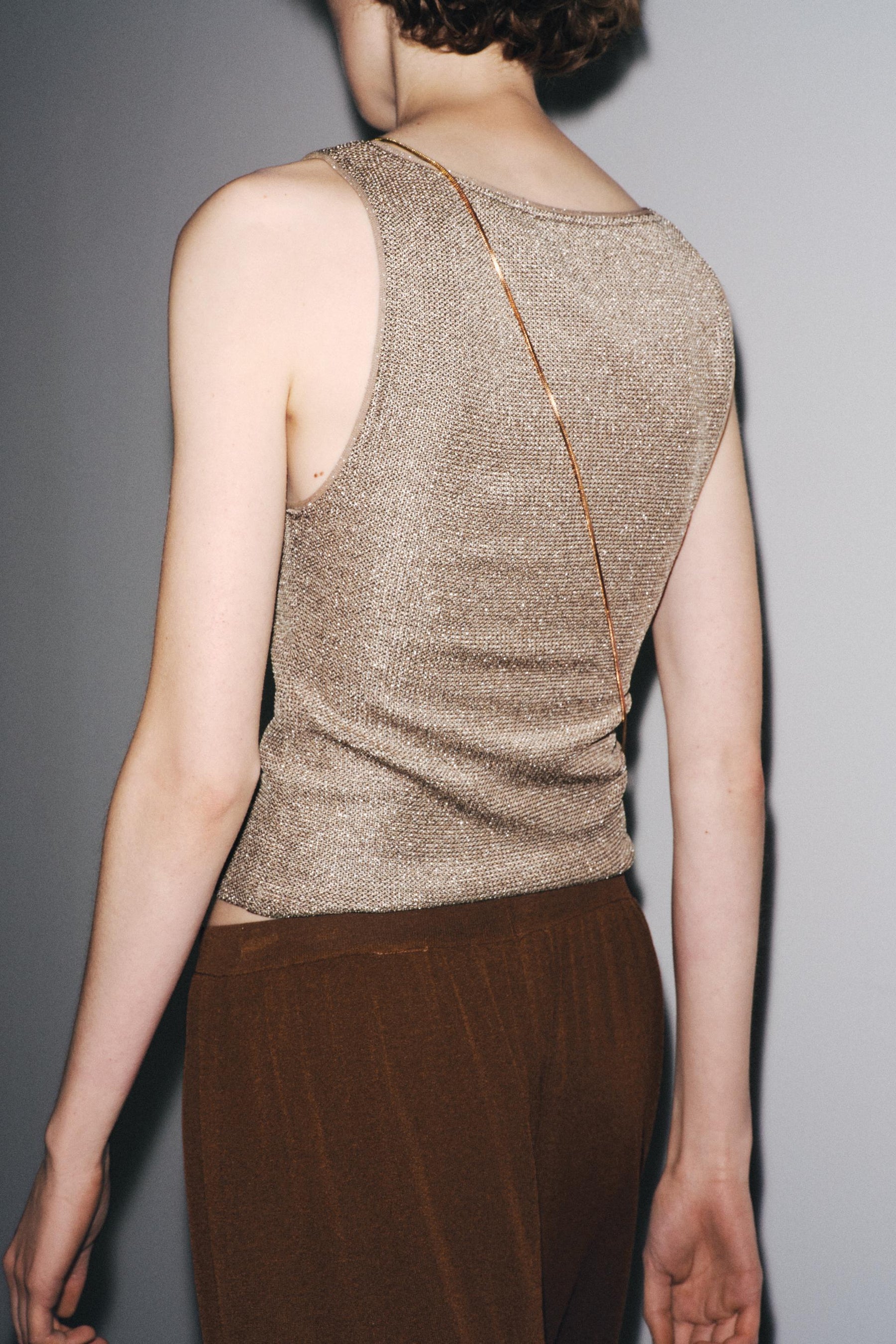 Textured metallic thread top