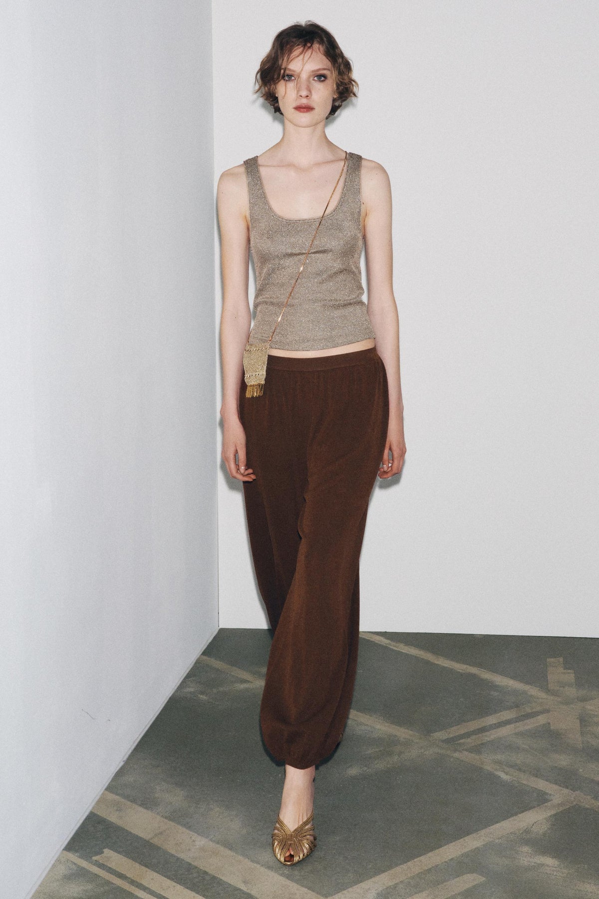 Textured metallic thread top