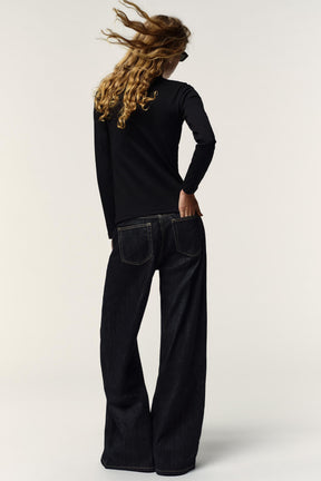 HIGH NECK BROOCH T-SHIRT