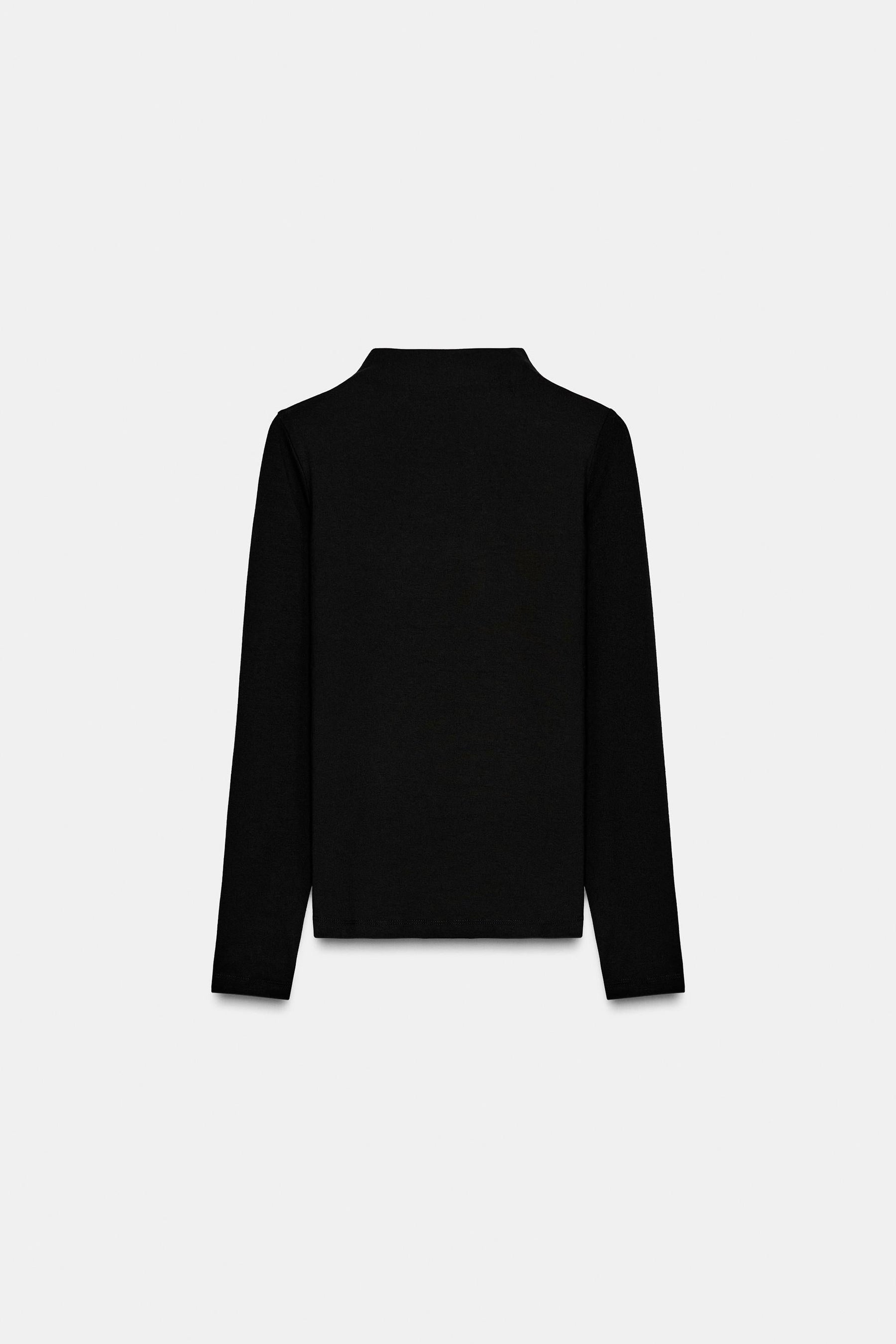 HIGH NECK BROOCH T-SHIRT
