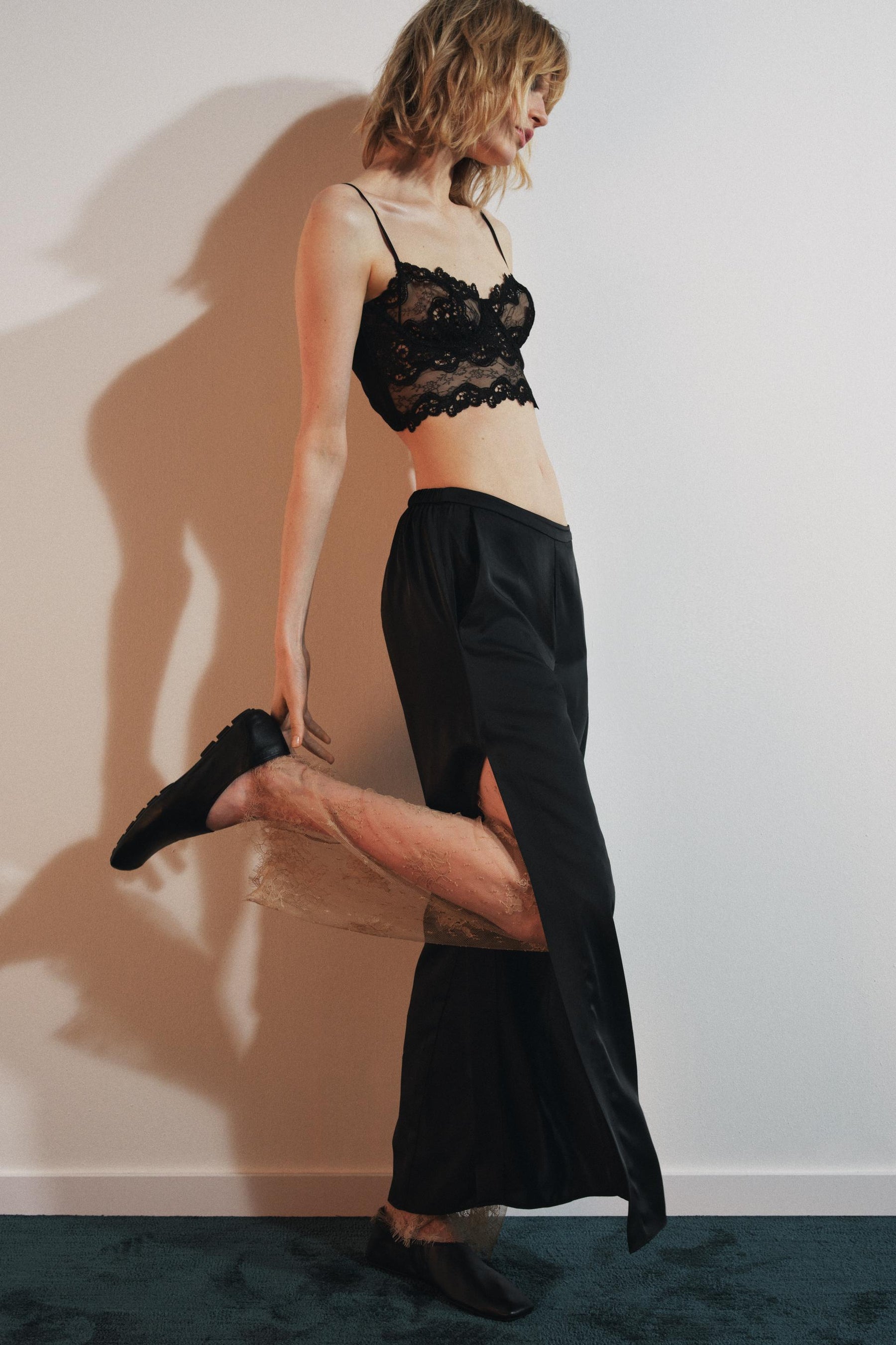 EMBROIDERED LACE UNDERWIRED BRALETTE