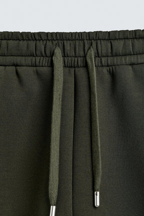 NEOPRENE-EFFECT BERMUDA SHORTS WITH DARTS - Image 7