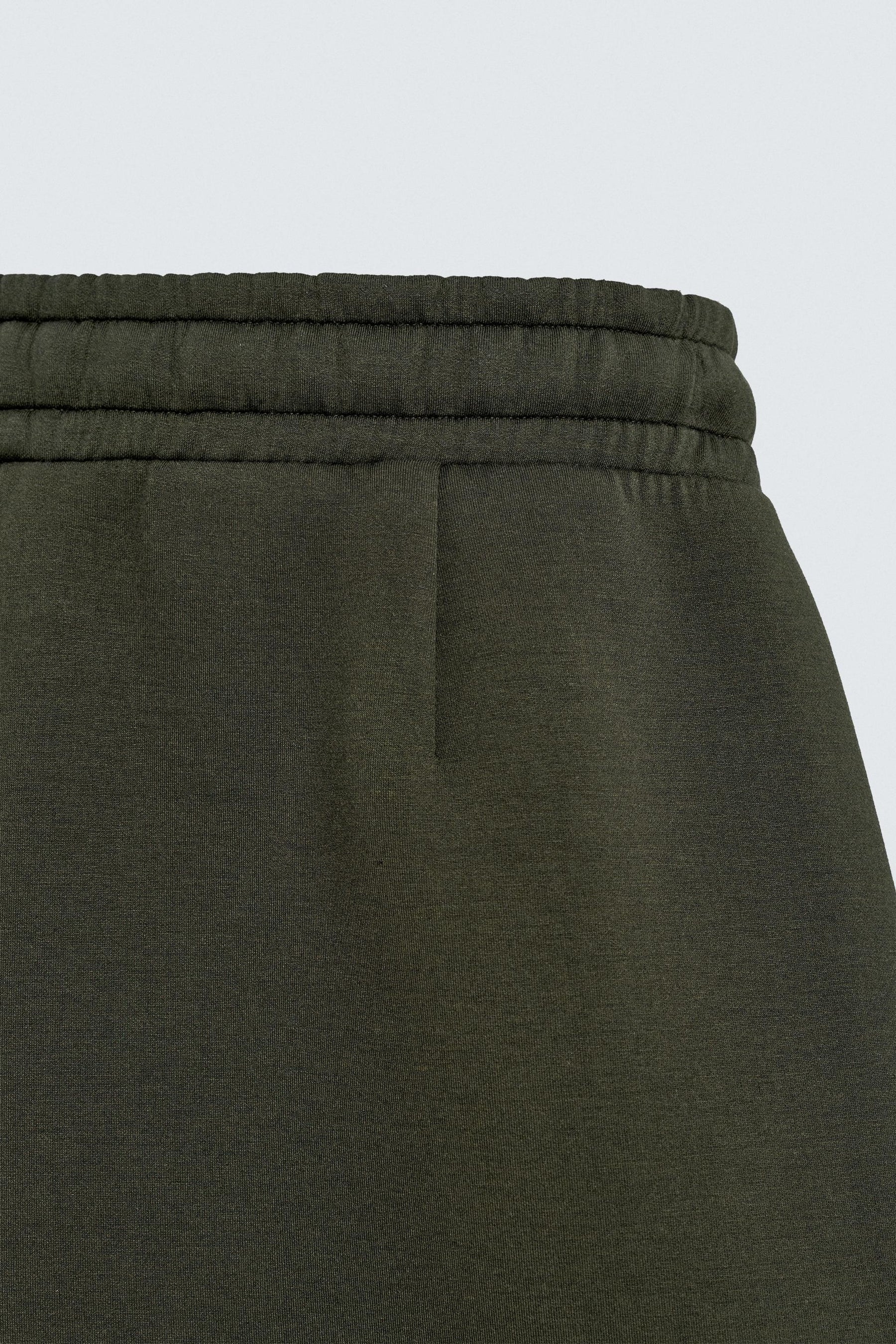 NEOPRENE-EFFECT BERMUDA SHORTS WITH DARTS - Image 8