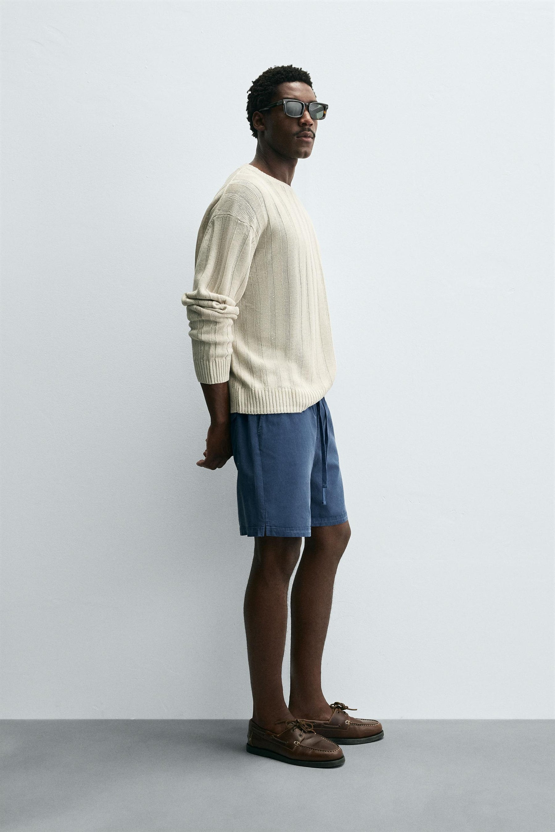 LYOCELL-COTTON RELAXED FIT BERMUDA SHORTS - Image 4