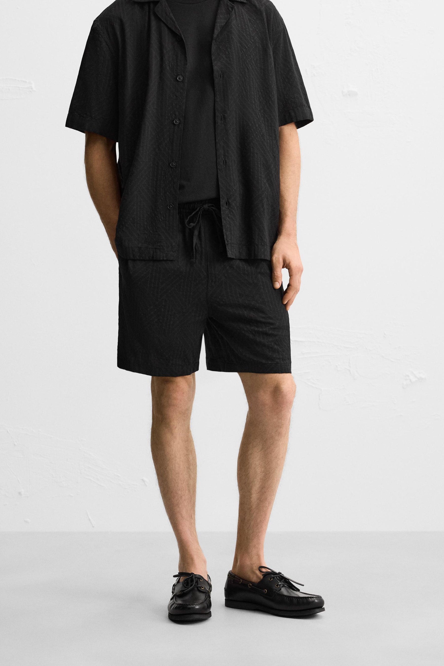 GEOMETRIC JACQUARD BERMUDA SHORTS - Image 2