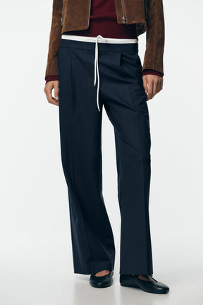 Wide-leg trousers with waistband.