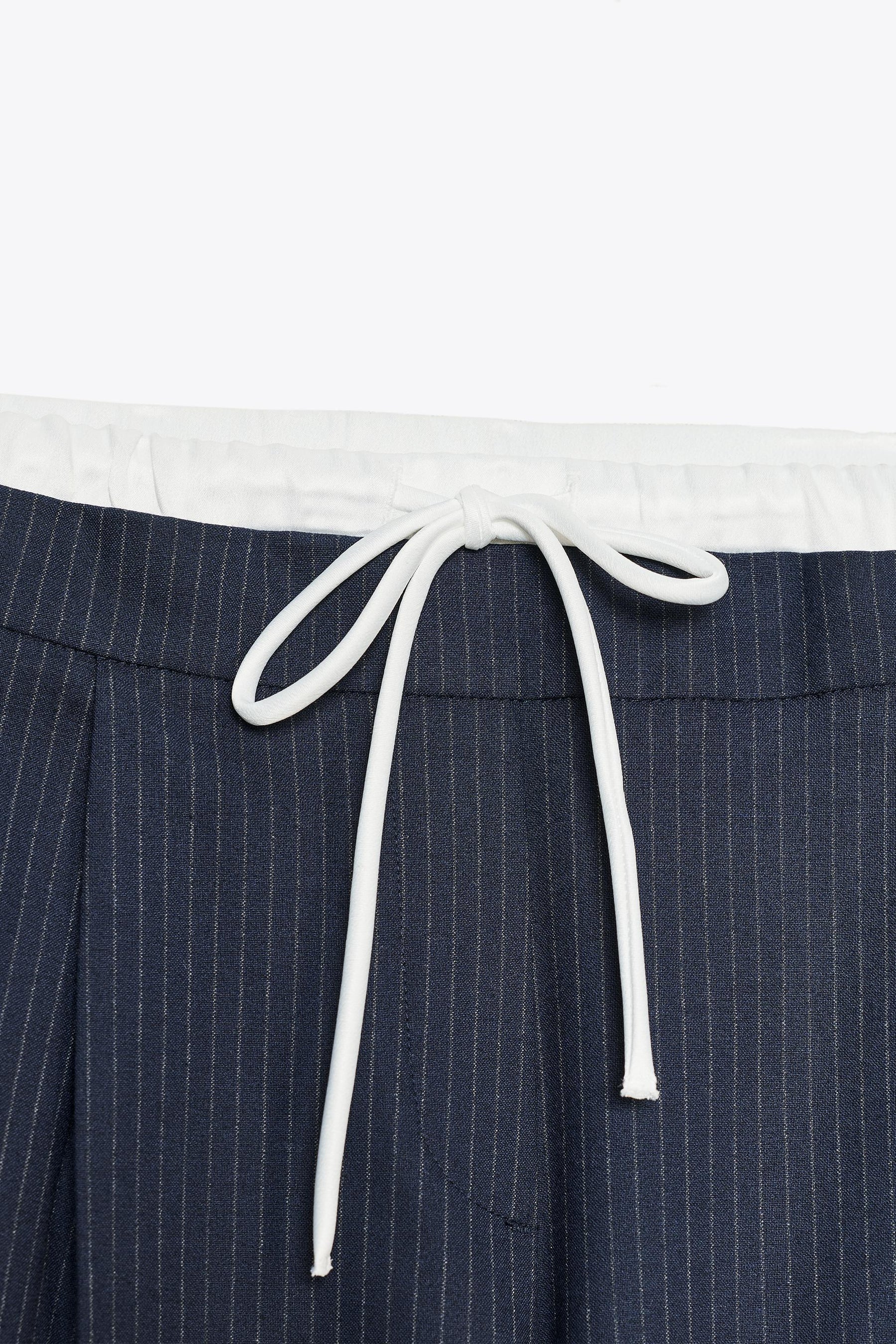 Wide-leg trousers with waistband.