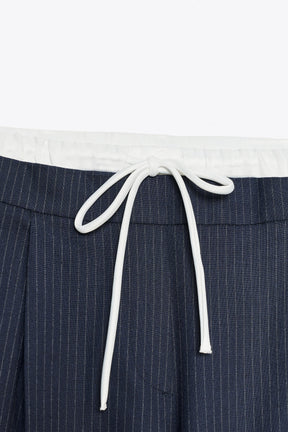 Wide-leg trousers with waistband.