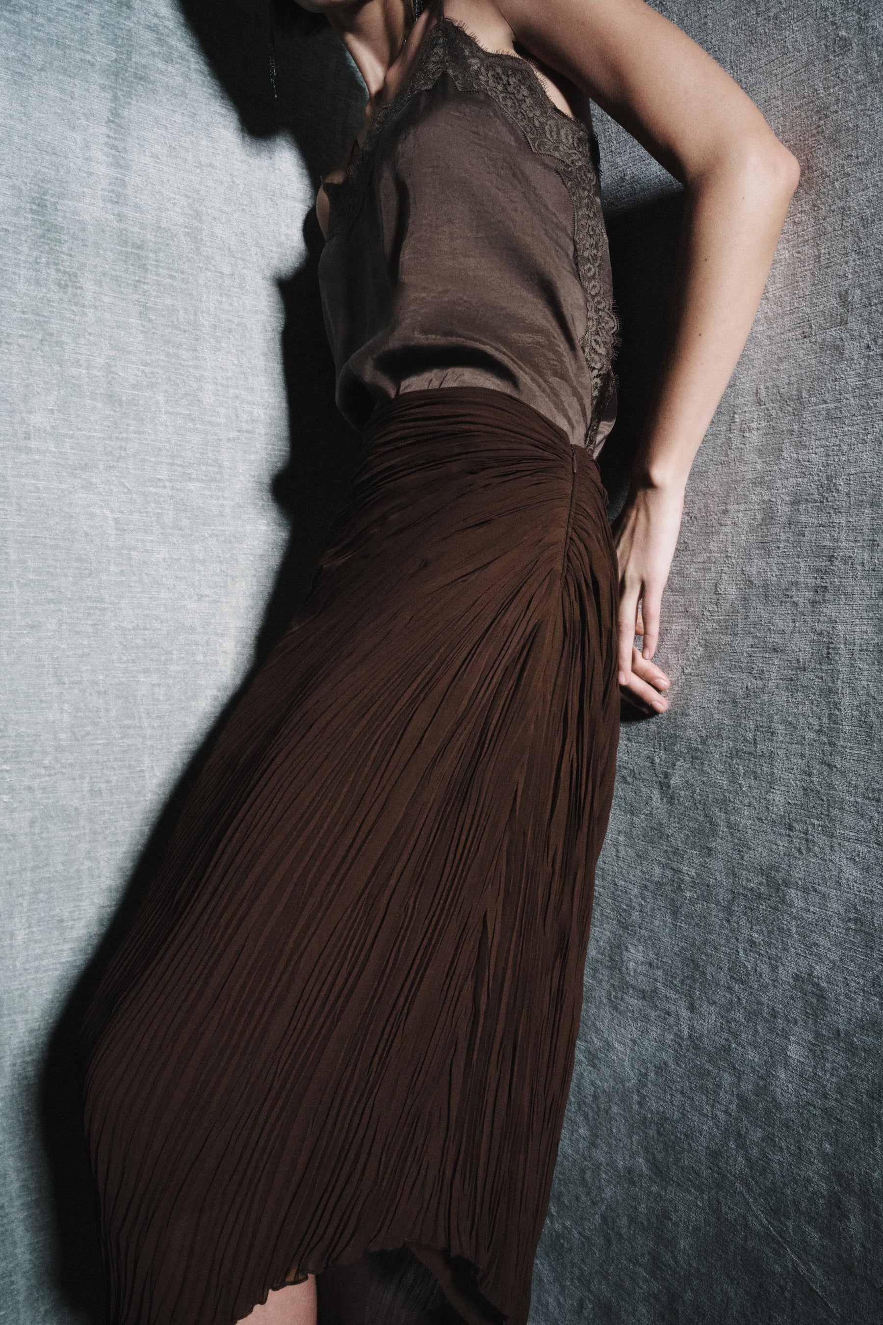 PLEATED MIDI SKIRT