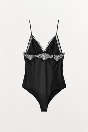 Satinbody mit Spitze