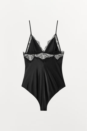 Satinbody mit Spitze