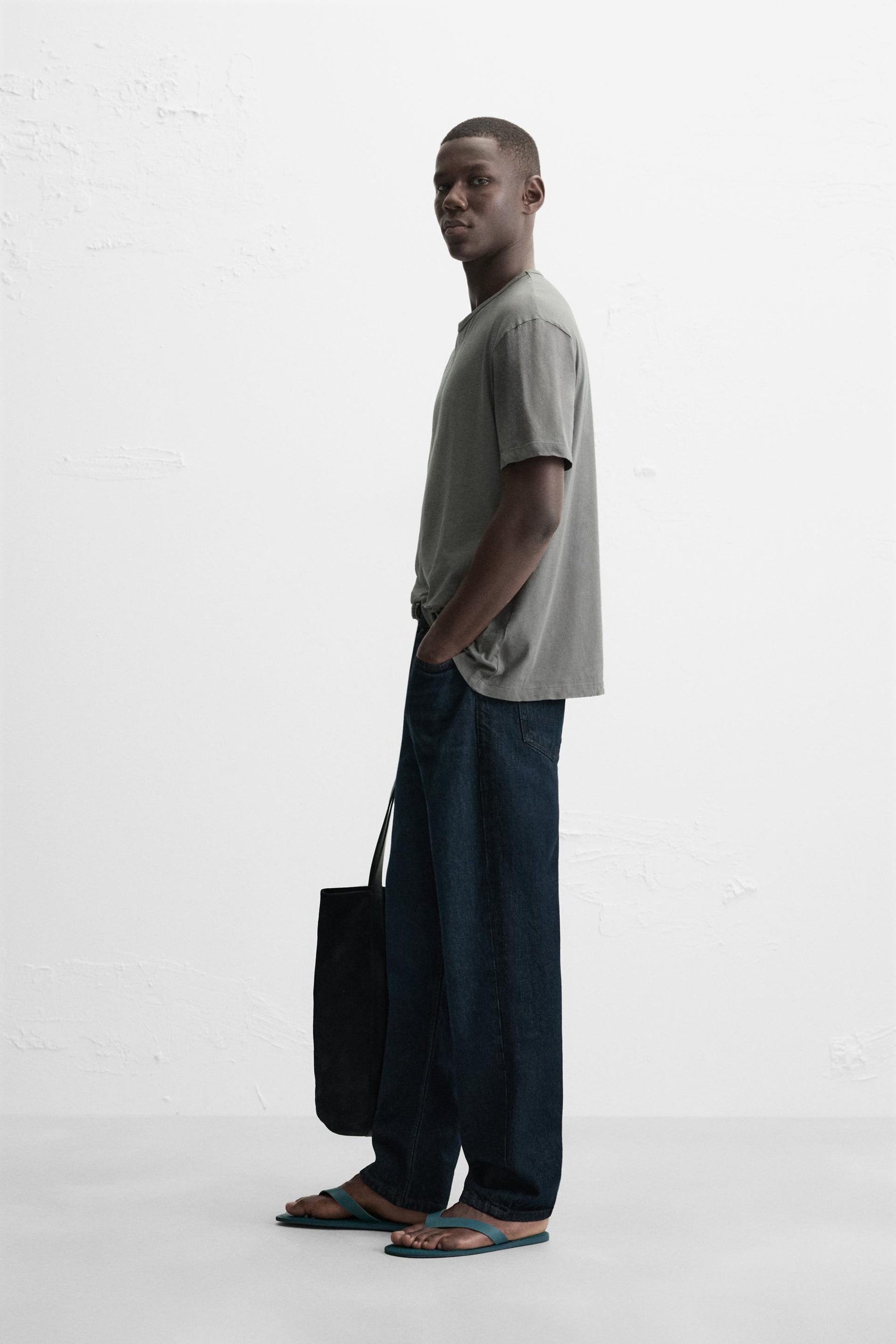 BASIC LIGHTWEIGHT T-SHIRT - Image 4