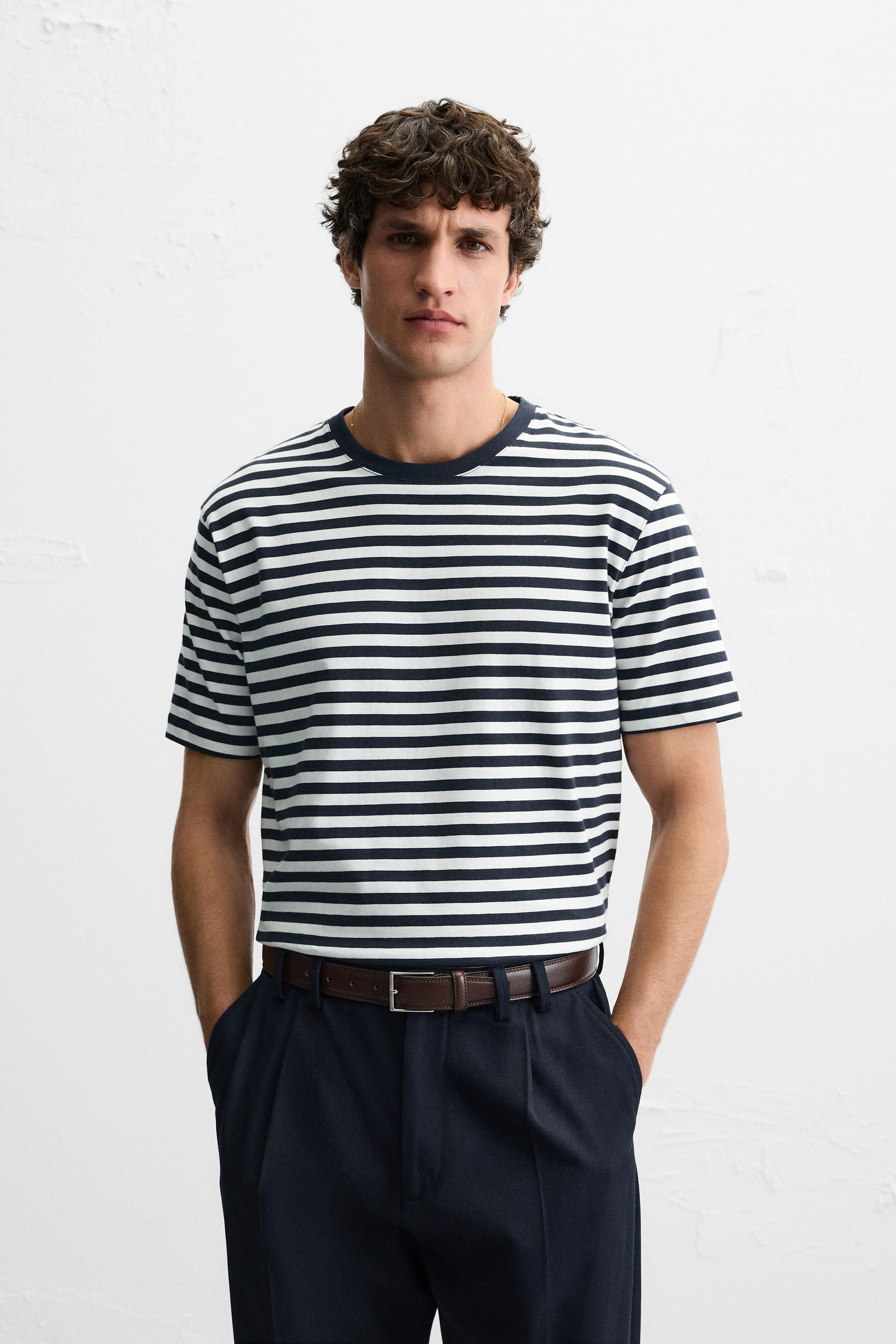 BASIC MEDIUM WEIGHT T-SHIRT - Image 2