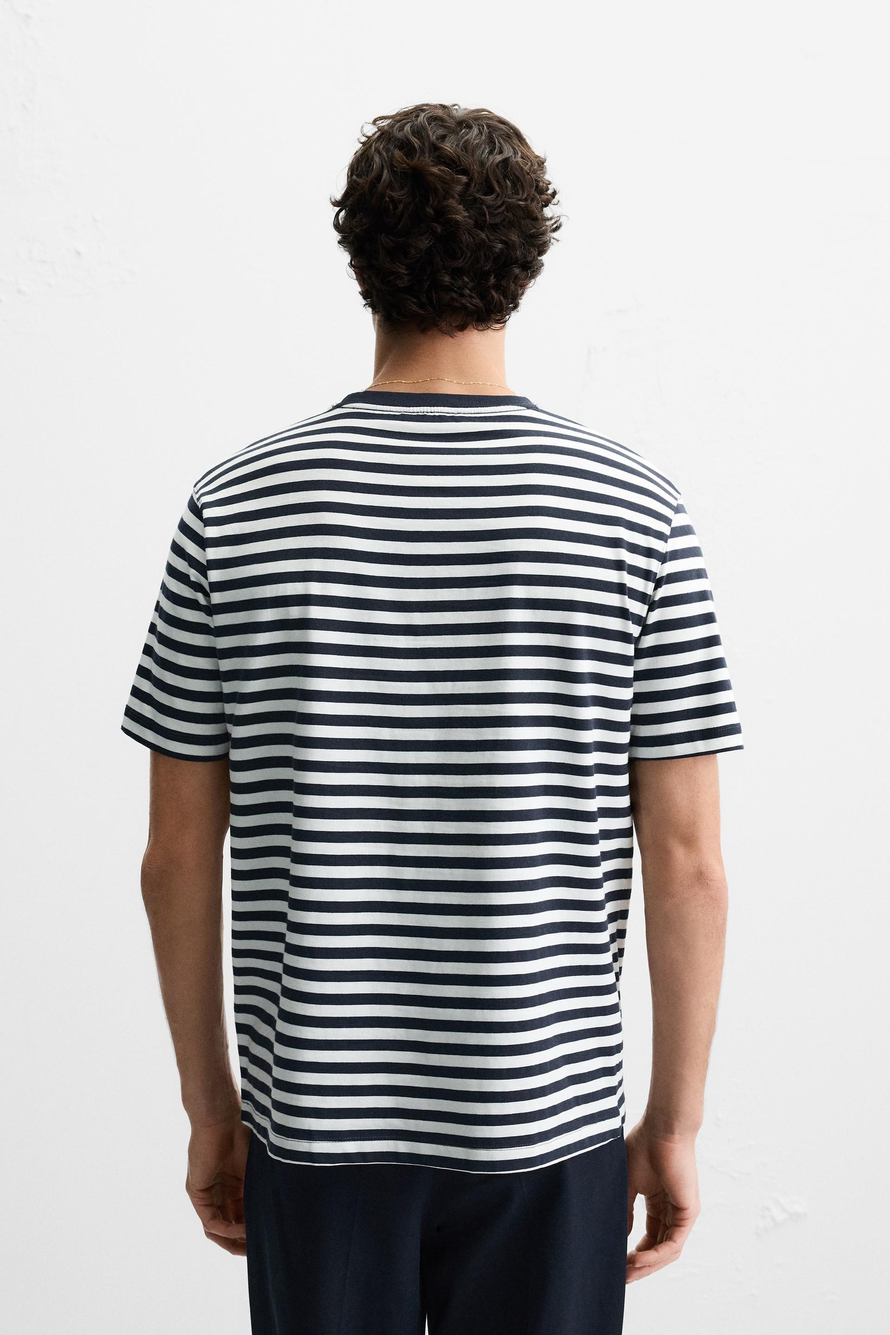 BASIC MEDIUM WEIGHT T-SHIRT - Image 3
