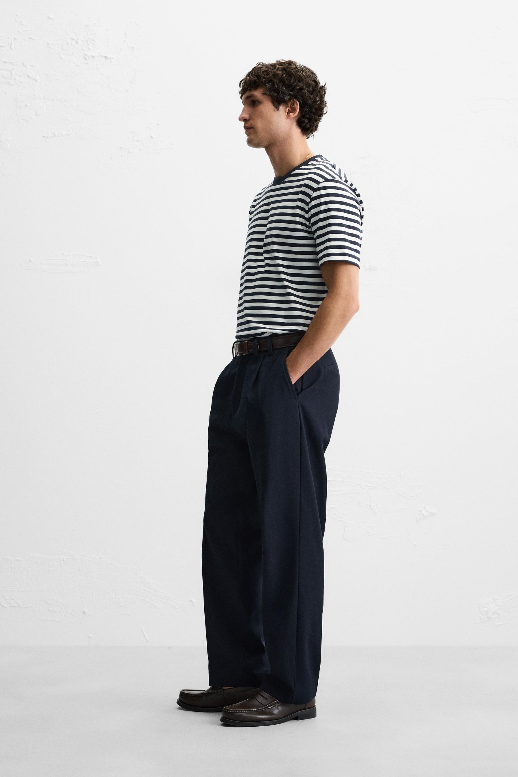 BASIC MEDIUM WEIGHT T-SHIRT - Image 4