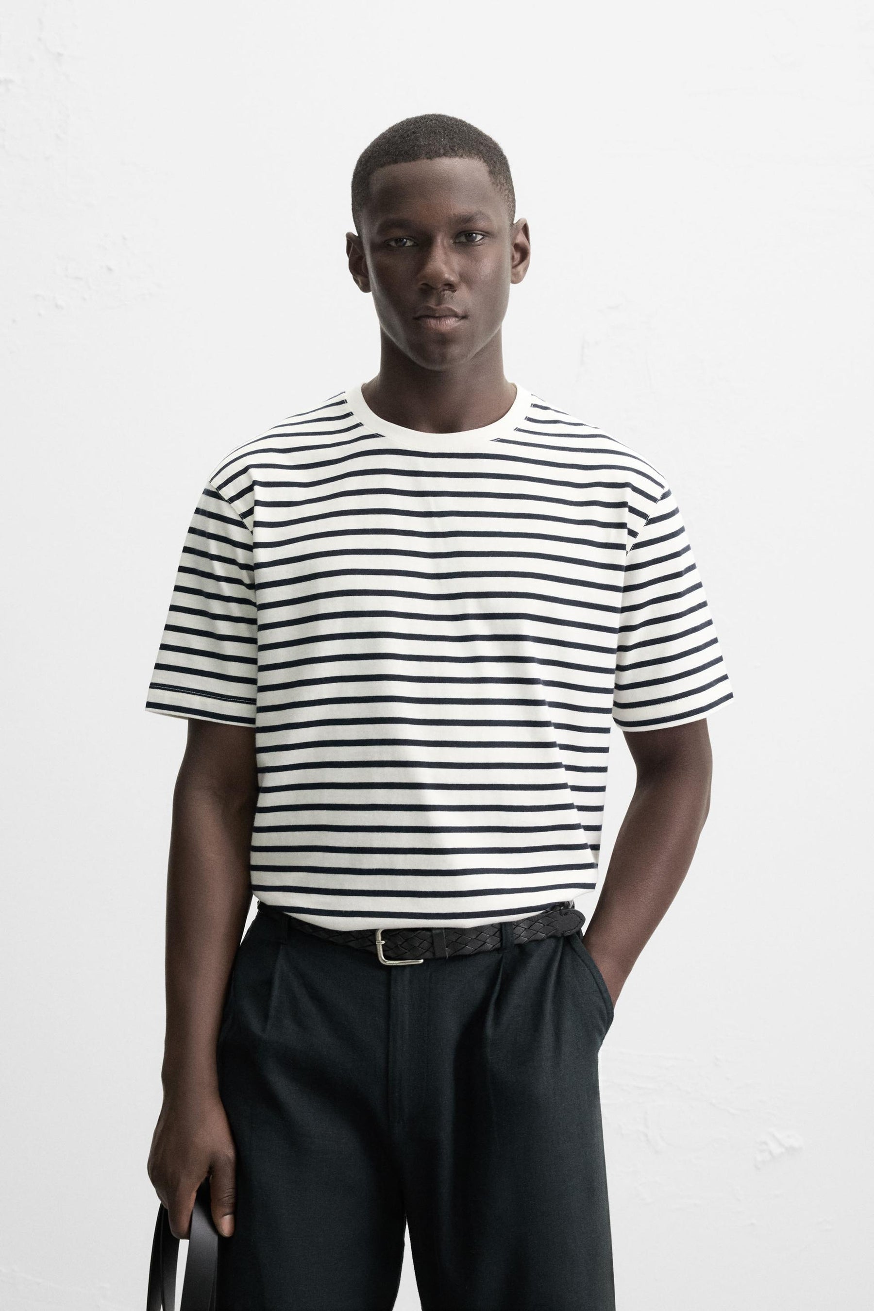 BASIC MEDIUM WEIGHT T-SHIRT - Image 2