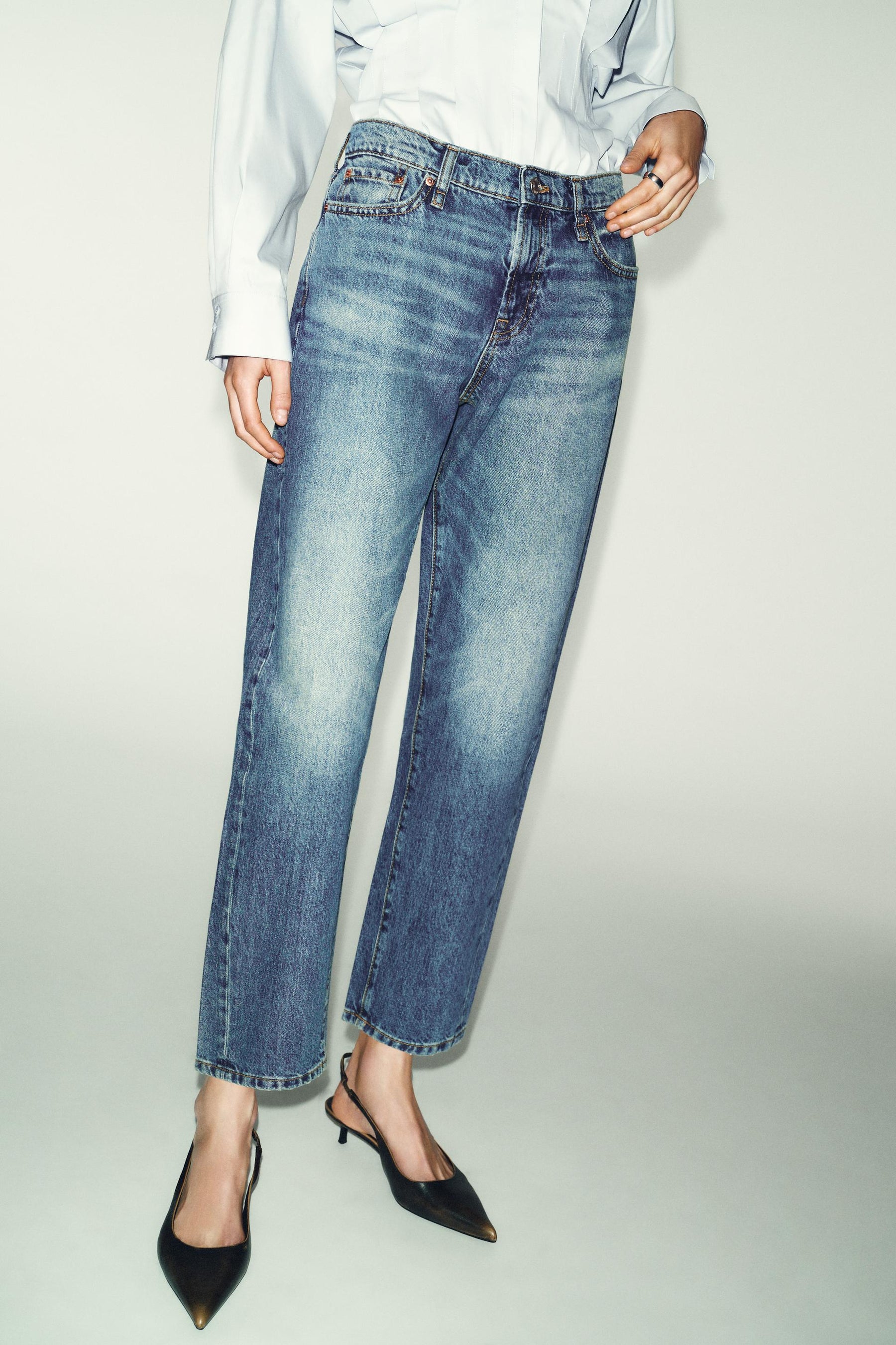 Cropped Mid-Rise Jeans