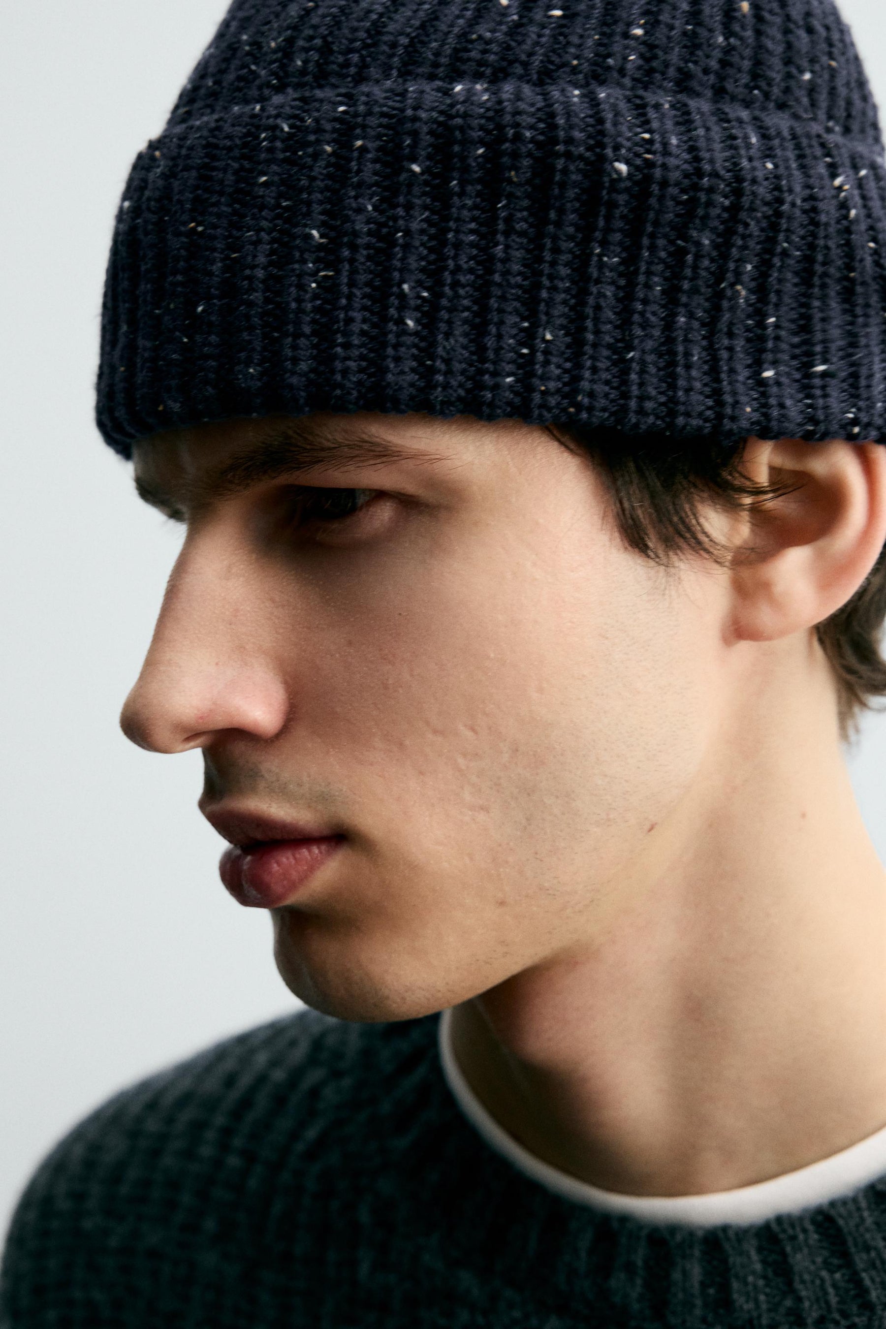 TEXTURED KNIT HAT WITH BOBBLES - Image 3