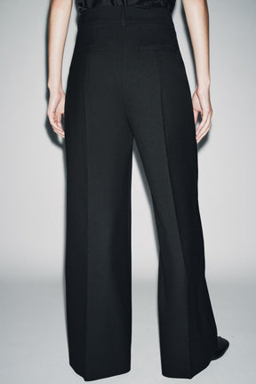 Weit geschnittene Hose mit Wollfutter