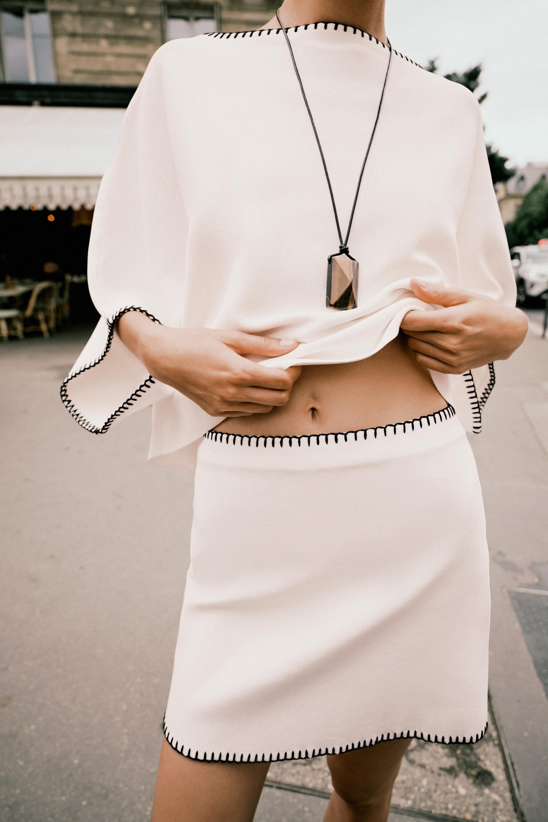 CONTRAST EMBROIDERY KNIT SKIRT - Image 2