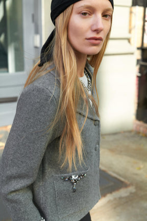 Perlenbesetzte Strickjacke