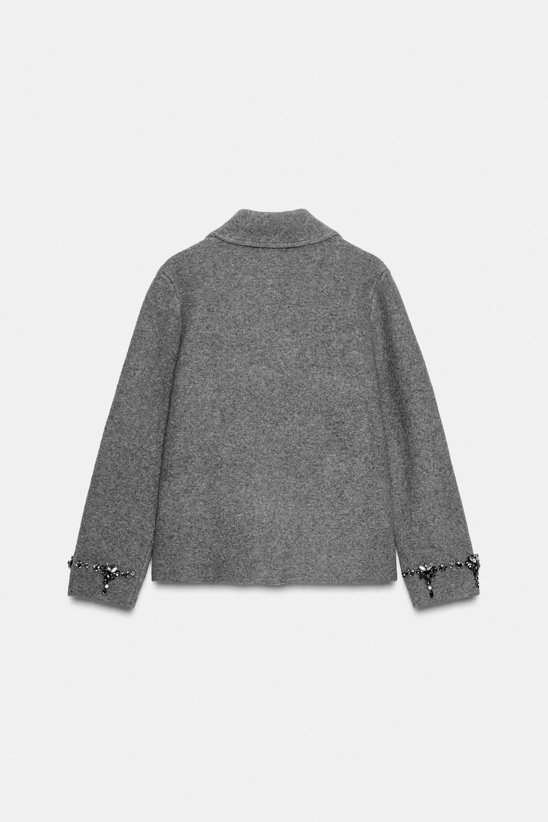 Perlenbesetzte Strickjacke