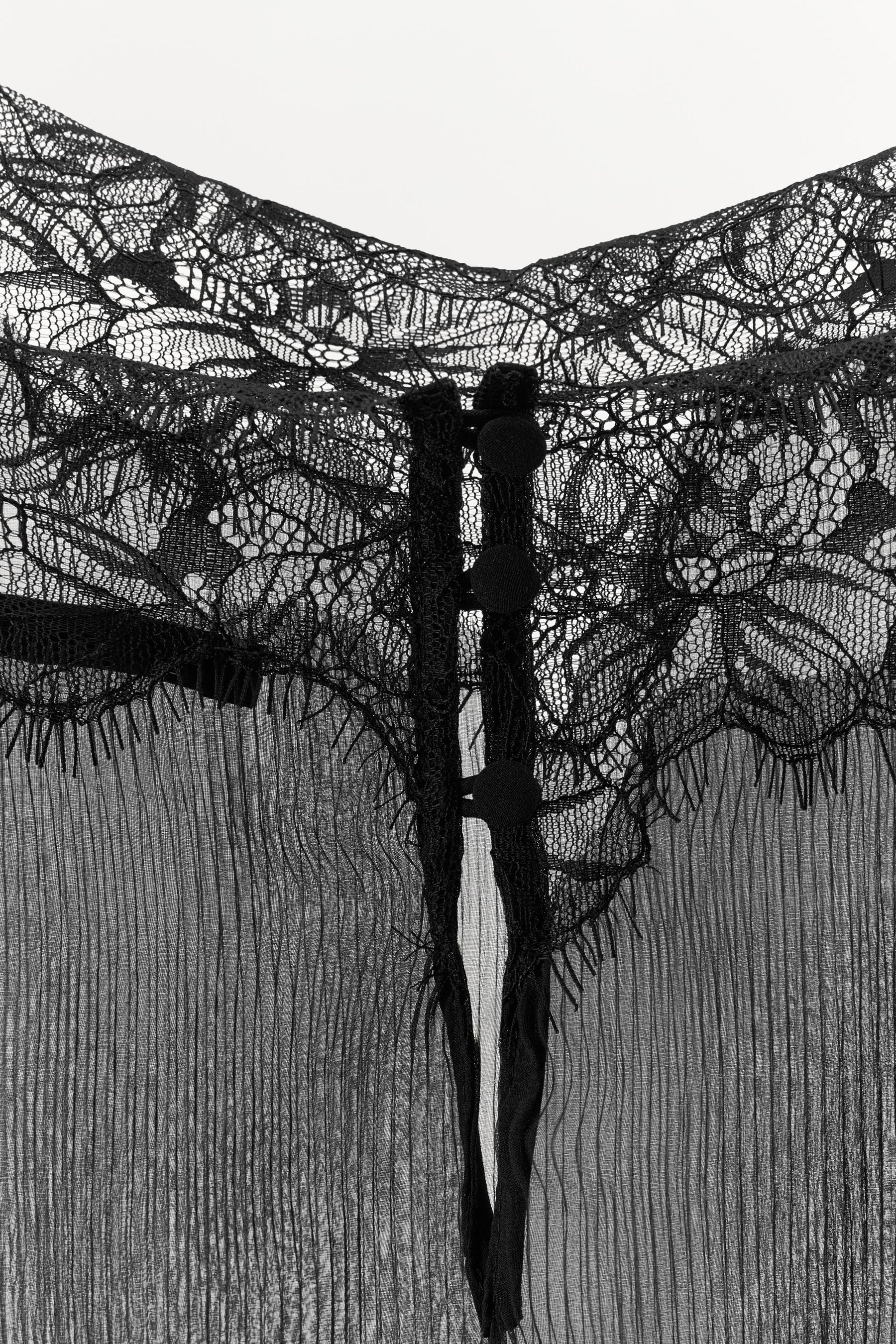 PLEATED LACE BLOUSE