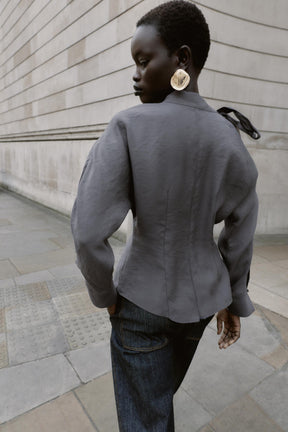 Shoulder-opening bow blouse
