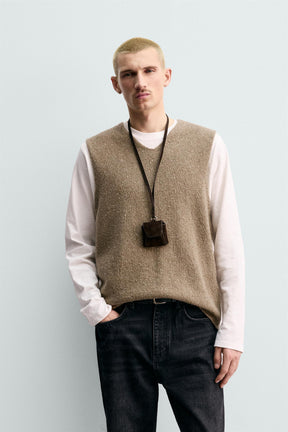Strickweste mit Knöpfen