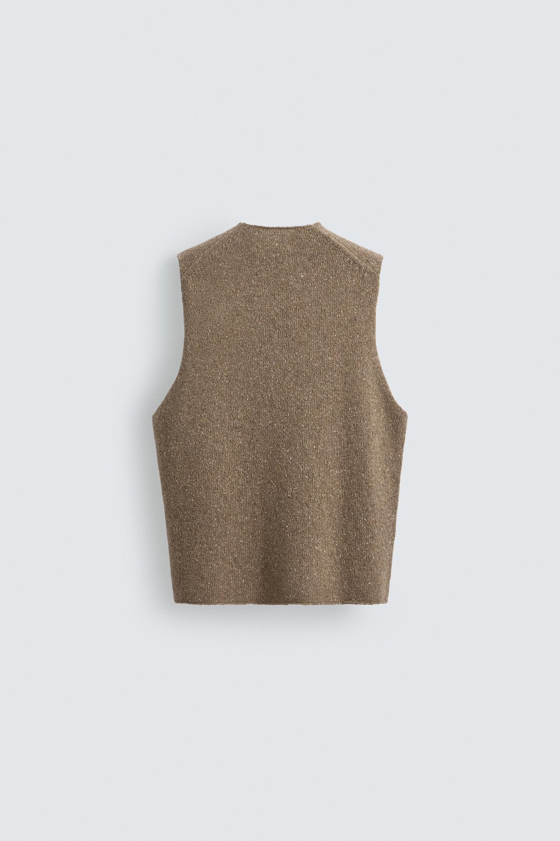 Strickweste mit Knöpfen