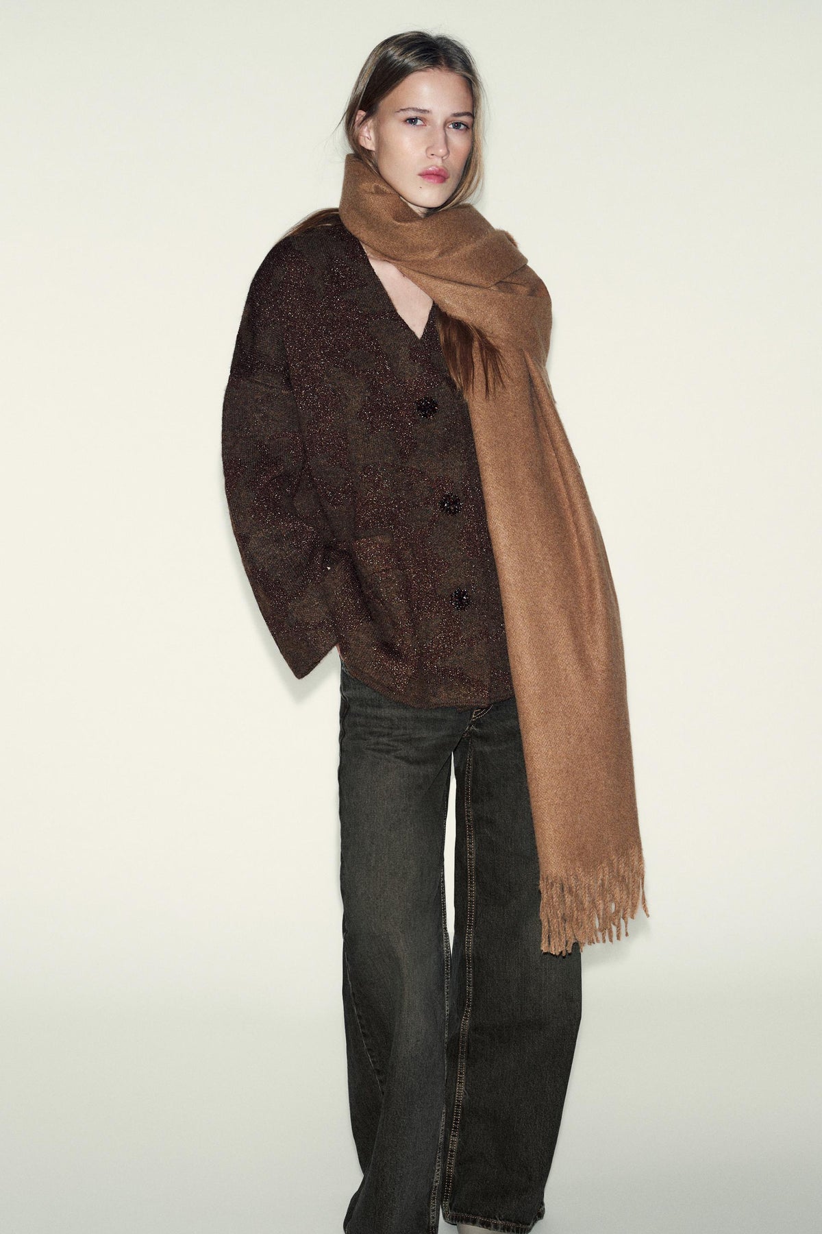 Strickjacke aus Metallicgarn